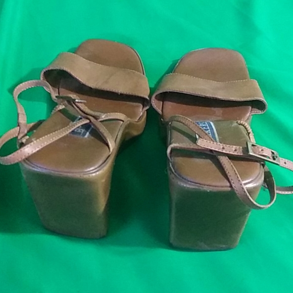 Bakers Shoes Bakers Sz 7 Brown Strappy Platform Sandals Poshmark